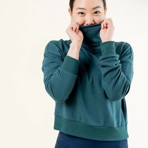 BEYOND YOGA x BARRE ALL TIME CROPPED PULLOVER - MIDNIGHT GREEN Sz L